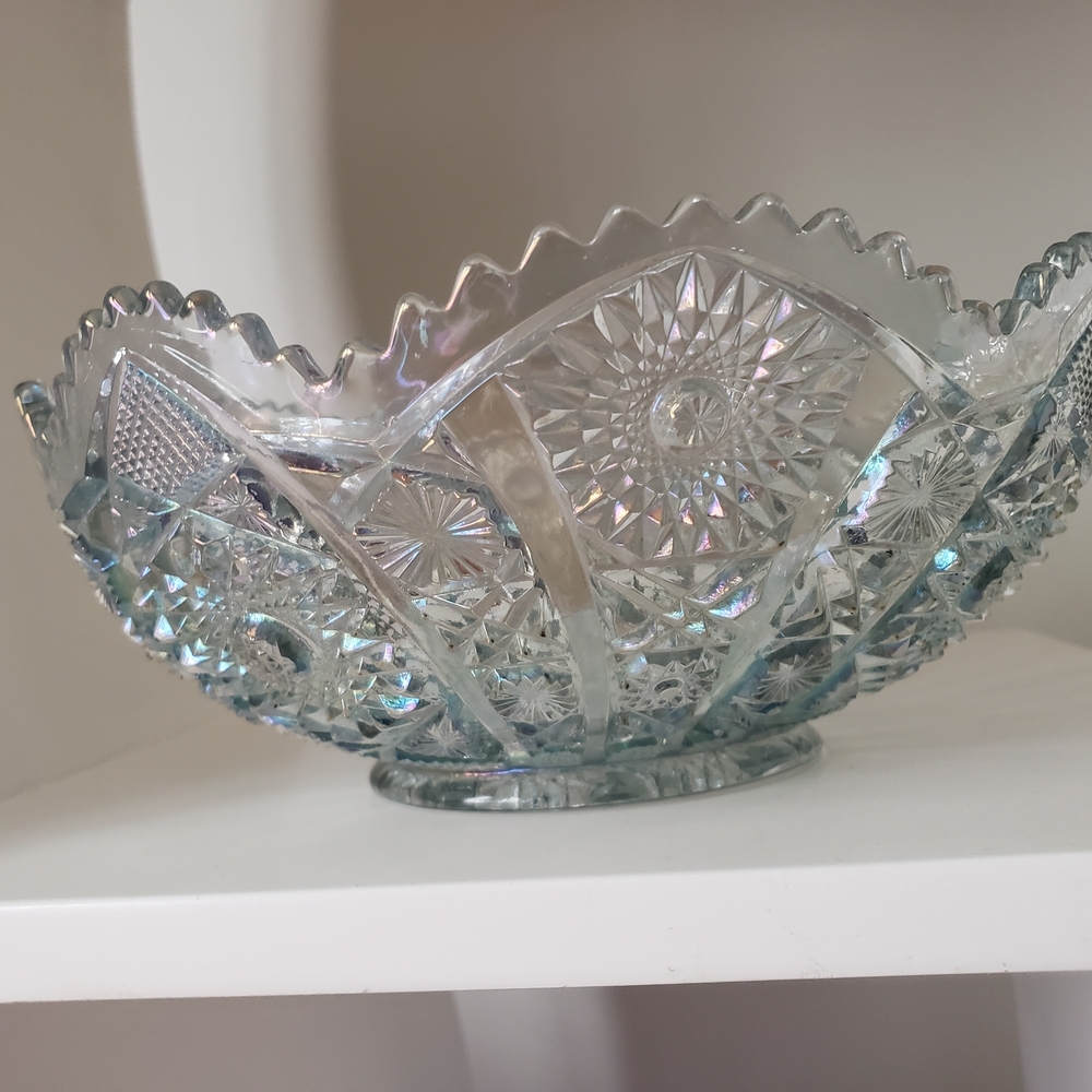 Large Vintage light grey iridescent Imperial Sawtooth Hobstar bowl